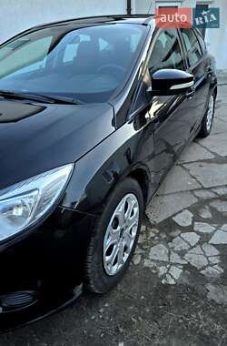 Хэтчбек Ford Focus 2013 в 