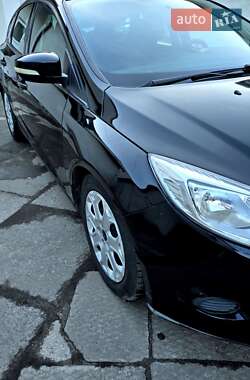 Хэтчбек Ford Focus 2013 в 