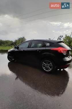 Хэтчбек Ford Focus 2015 в 