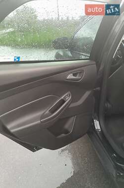 Хэтчбек Ford Focus 2015 в 