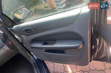 Хэтчбек Ford Focus 2005 в 