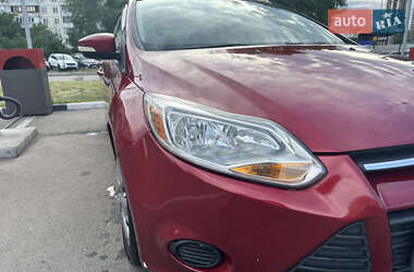 Хэтчбек Ford Focus 2012 в 