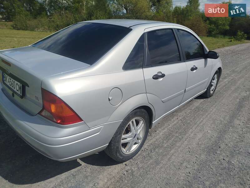 Седан Ford Focus 2000 в Рокитном