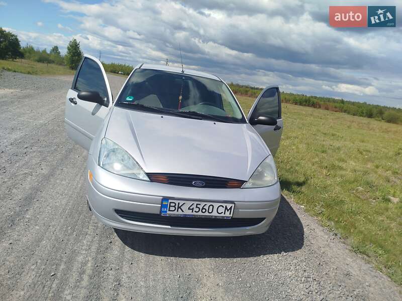 Седан Ford Focus 2000 в Рокитном