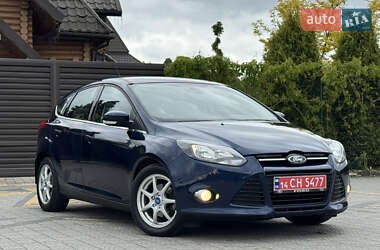 Хэтчбек Ford Focus 2012 в 