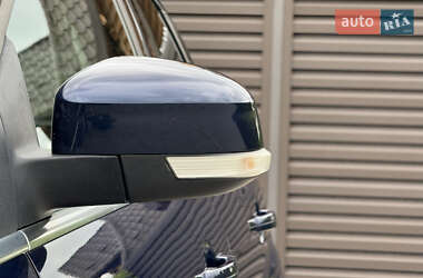 Хэтчбек Ford Focus 2012 в 