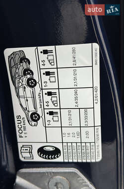 Хэтчбек Ford Focus 2012 в 