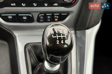 Хэтчбек Ford Focus 2012 в 