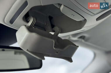 Хэтчбек Ford Focus 2012 в 