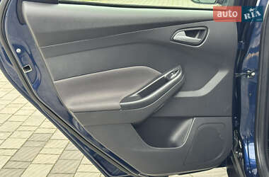 Хэтчбек Ford Focus 2012 в 