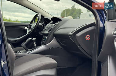 Хэтчбек Ford Focus 2012 в 