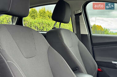 Хэтчбек Ford Focus 2012 в 