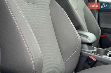 Хэтчбек Ford Focus 2012 в 