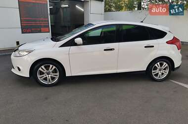 Хетчбек Ford Focus 2012 в 