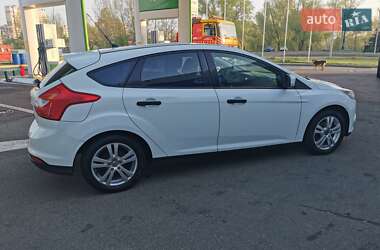 Хетчбек Ford Focus 2012 в 