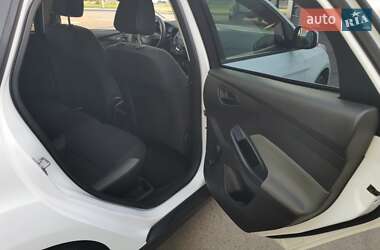 Хетчбек Ford Focus 2012 в 
