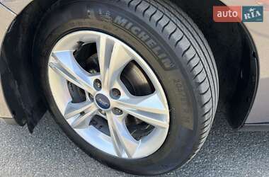 Хэтчбек Ford Focus 2013 в 