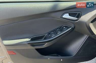 Хэтчбек Ford Focus 2013 в 