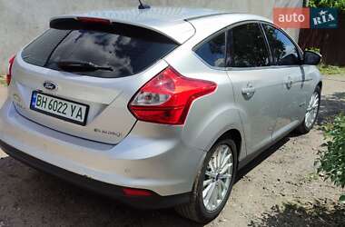 Хэтчбек Ford Focus 2012 в 