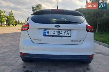 Хэтчбек Ford Focus 2015 в 