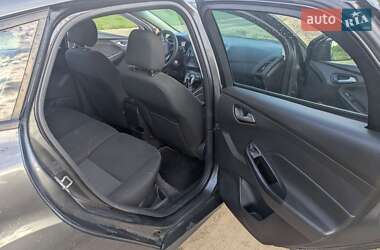 Хэтчбек Ford Focus 2015 в 