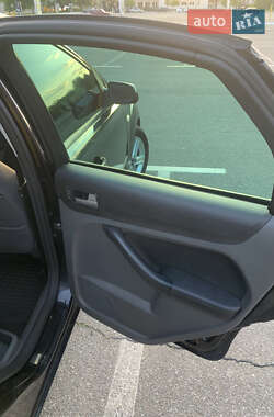 Хетчбек Ford Focus 2006 в 