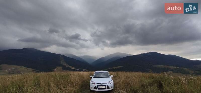 Хэтчбек Ford Focus 2013 в 