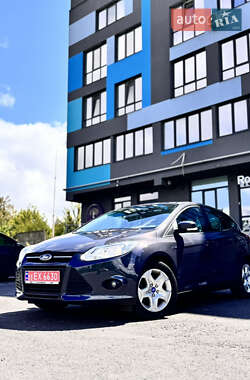 Хэтчбек Ford Focus 2011 в 