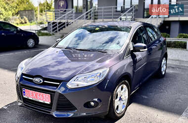 Хэтчбек Ford Focus 2011 в 