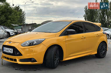 Хэтчбек Ford Focus 2012 в 