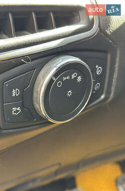 Хэтчбек Ford Focus 2012 в 