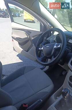 Хэтчбек Ford Focus 2011 в 