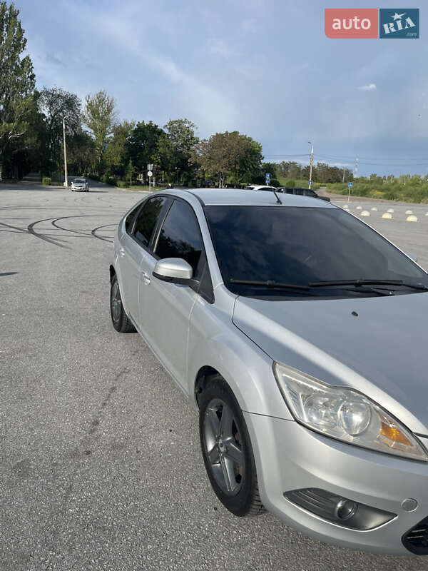 Хэтчбек Ford Focus 2010 в 
