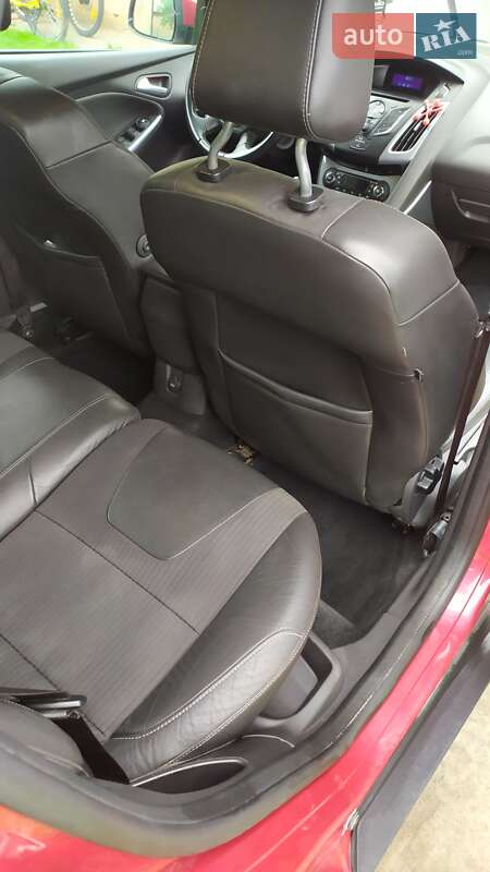 Універсал Ford Focus 2011 в Золочеві