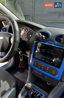 Хэтчбек Ford Focus 2004 в 