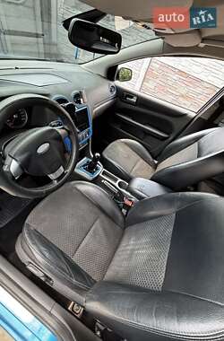 Хэтчбек Ford Focus 2004 в 