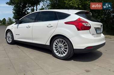 Хэтчбек Ford Focus 2013 в 