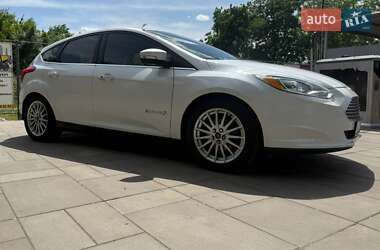 Хэтчбек Ford Focus 2013 в 