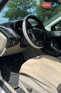 Хэтчбек Ford Focus 2013 в 