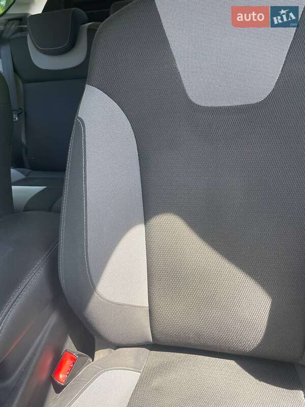 Хетчбек Ford Focus 2014 в Дніпрі