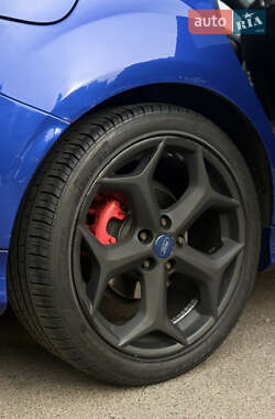 Хэтчбек Ford Focus 2013 в 