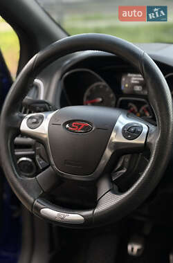Хэтчбек Ford Focus 2013 в 