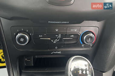 Хэтчбек Ford Focus 2015 в 
