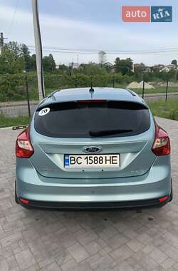 Хэтчбек Ford Focus 2012 в 