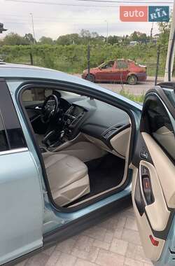 Хэтчбек Ford Focus 2012 в 
