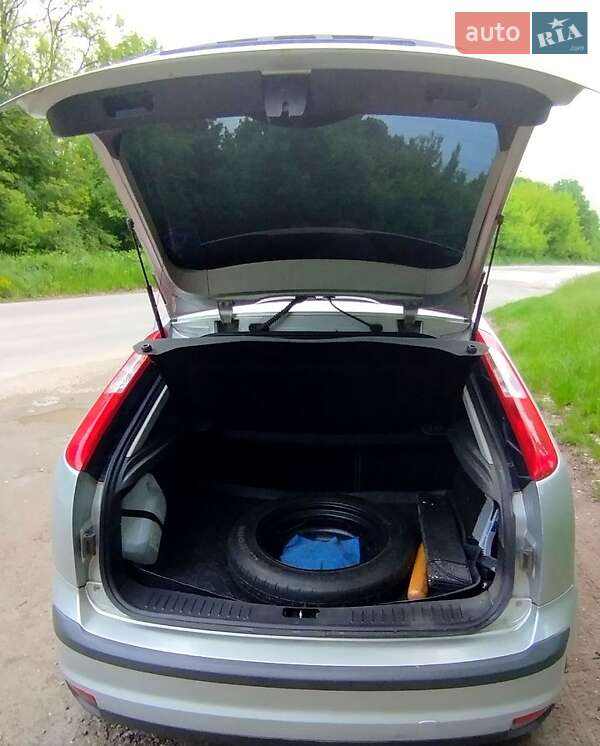 Хэтчбек Ford Focus 2006 в Каменец-Подольском