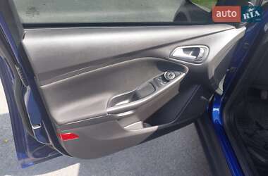 Хэтчбек Ford Focus 2015 в 