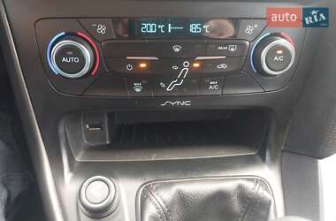 Хэтчбек Ford Focus 2015 в 