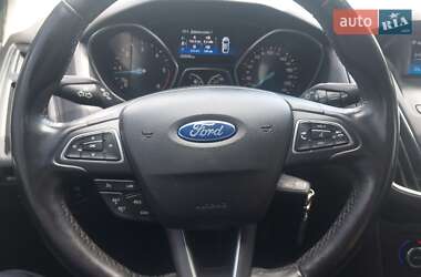 Хэтчбек Ford Focus 2015 в 