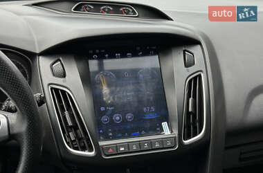 Хэтчбек Ford Focus 2014 в 